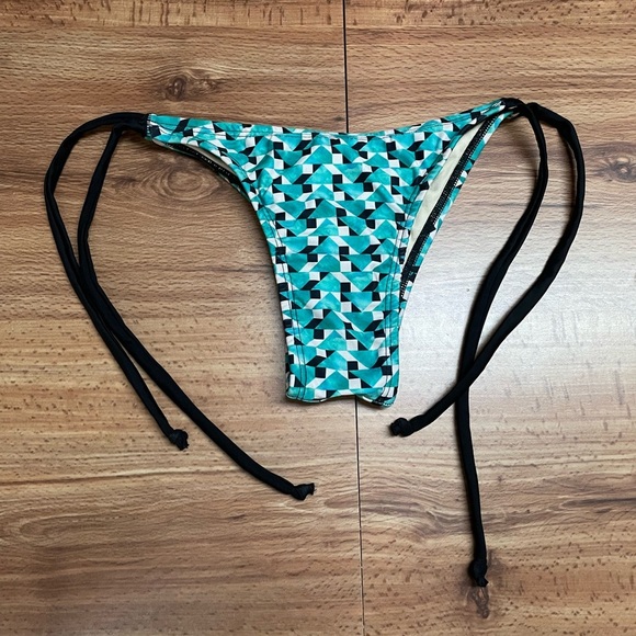 Geometric Print Brazilian Bikini Bottom - Picture 1 of 4